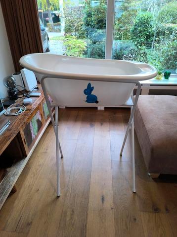 Vintage bebe jou baby badje met inklapbare standaard beschikbaar voor biedingen