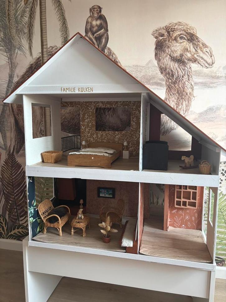 Trendy houten poppenhuis, Kinderen en Baby's, Speelgoed | Poppenhuizen, Zo goed als nieuw, Poppenhuis, Ophalen