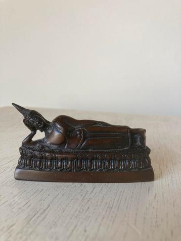 Kleine liggend Boeddha mindful rust en mediatie beschikbaar voor biedingen