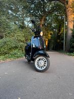 Vespa sprint, Fietsen en Brommers, Scooters | Vespa, Ophalen, Maximaal 45 km/u, Vespa S, Zo goed als nieuw