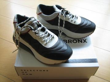Mooie sportieve zwart-wit leren sneakers BRONX 39 Snazzeys beschikbaar voor biedingen