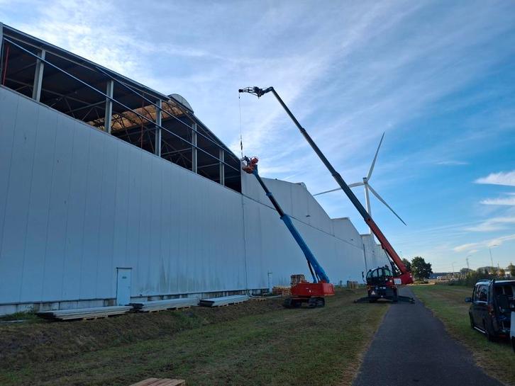Tekoop aangeboden grote partij sandwichpanelen., Doe-het-zelf en Verbouw, Dakpannen en Dakbedekking, Gebruikt, Dakplaat of Dakpanplaat