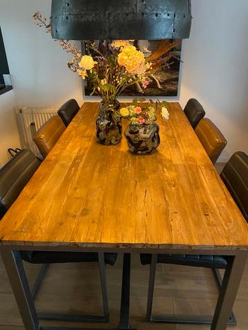 Eettafel met 6 stoelen zgan beschikbaar voor biedingen