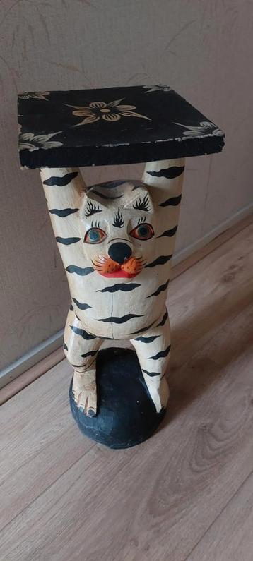 Houten Tijger Beeldje met Tafelblad beschikbaar voor biedingen
