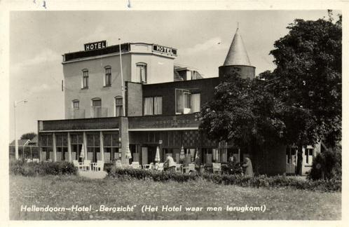 Hellendoorn - Hotel Bergzicht - volk - 1955 gelopen, Verzamelen, Ansichtkaarten | Nederland, Gelopen, Overijssel, 1940 tot 1960