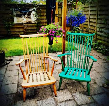 2 Stuks vintage houten fauteuils  beschikbaar voor biedingen