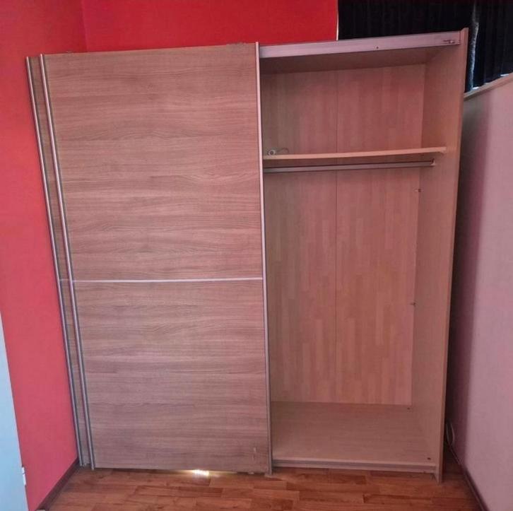 Mooie schuifdeuren kledingkast met hang en legplanken., Huis en Inrichting, Kasten | Kledingkasten, Zo goed als nieuw, 150 tot 200 cm