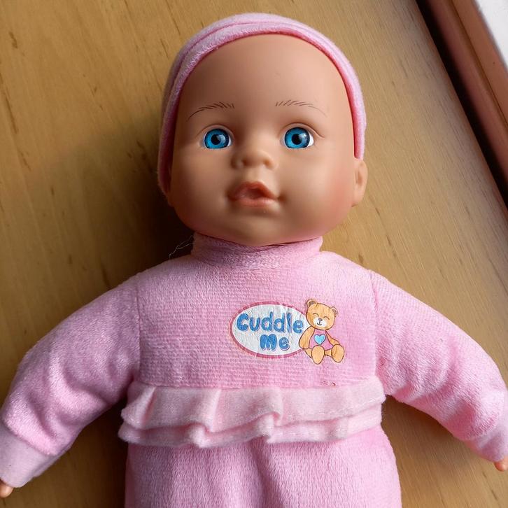 Zachte pop, 32 cm, Kinderen en Baby's, Speelgoed | Poppen, Zo goed als nieuw, Babypop, Ophalen of Verzenden