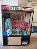 Gratis af te halen: Vitrinekast alemenium en metaal, Ophalen