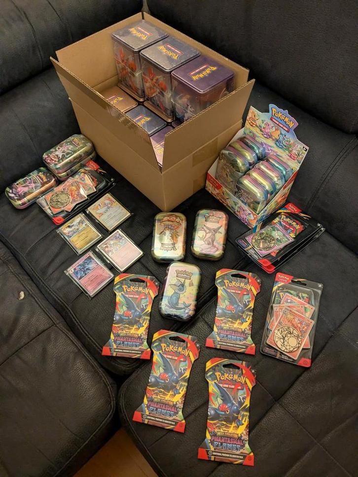 Pokemon kaarten sealed 9x tins/10x phantasmal flames/13xtins, Hobby en Vrije tijd, Verzamelkaartspellen | Pokémon, Nieuw, Meerdere kaarten