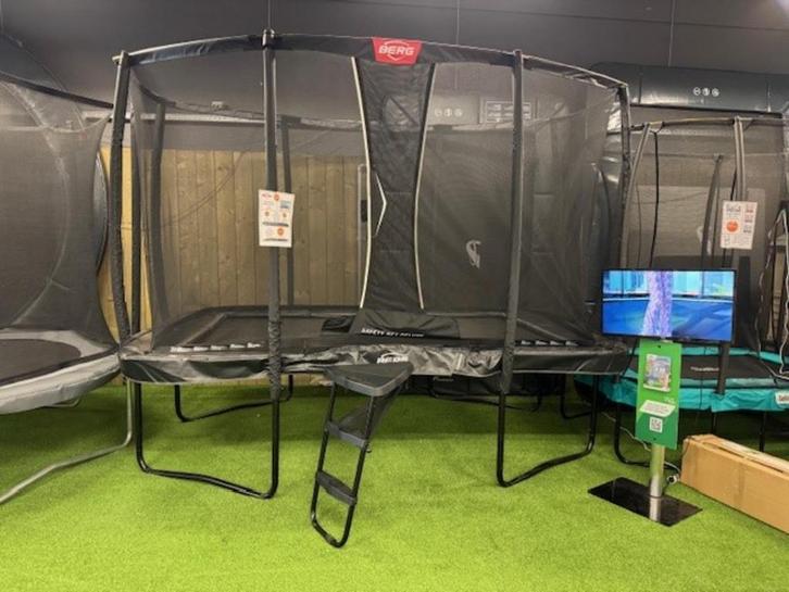 Trampoline BERG Ultim Champion Regular 330x220 +net €899, Kinderen en Baby's, Speelgoed | Buiten | Los speelgoed, Nieuw, Ophalen of Verzenden