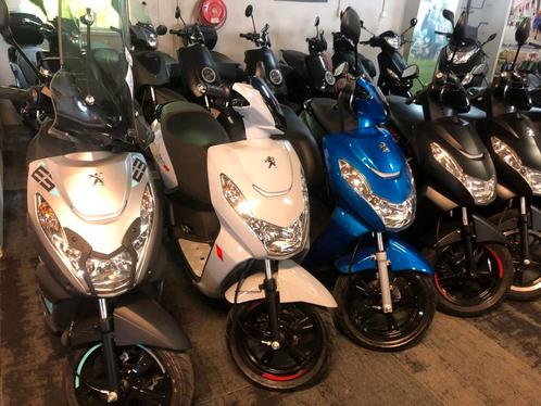 NIEUWE PEUGEOT KISBEE E5 BROM WE HEBBEN ER NOG 3, Fietsen en Brommers, Scooters | Peugeot, Nieuw, Overige modellen, Maximaal 45 km/u