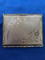 Hoka sigaretten doos met bloemmotief, Verzamelen, Rookartikelen, Aanstekers en Luciferdoosjes, Ophalen of Verzenden, Gebruikt