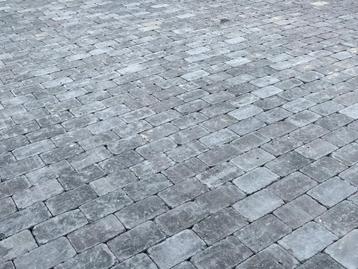 Restpartij bestratingsmaterialen Trommel klinker antraciet beschikbaar voor biedingen