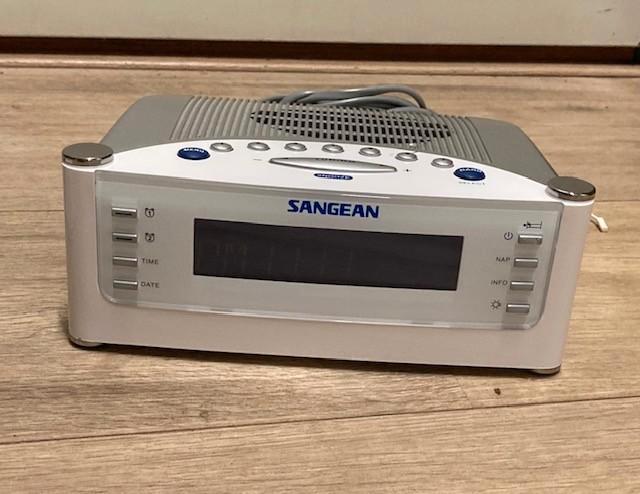 Sangean RCR-22 stereo radiografische wekkerradio, Witgoed en Apparatuur, Wekkers, Zo goed als nieuw, Digitaal, Ophalen of Verzenden