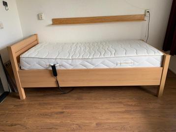 Senioren bed (electrisch)  beschikbaar voor biedingen