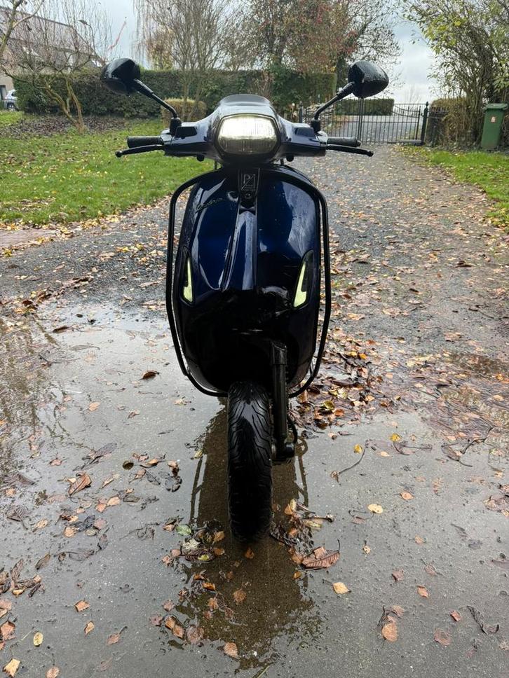 Vespa Sprint Schade, Fietsen en Brommers, Snorfietsen en Snorscooters, Zo goed als nieuw, Vespa, Benzine, Ophalen