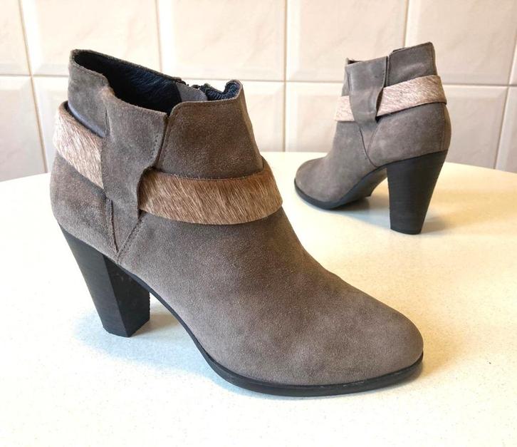 Via Vai leer bruine enkellaarsjes met hoge hak mt 40 ZGAN, Kleding | Dames, Schoenen, Zo goed als nieuw, Lage of Enkellaarzen