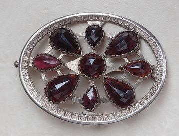 Antiek zilveren broche beschikbaar voor biedingen