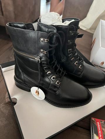 Hush puppies beschikbaar voor biedingen