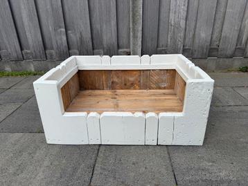 Hondenmand beschikbaar voor biedingen