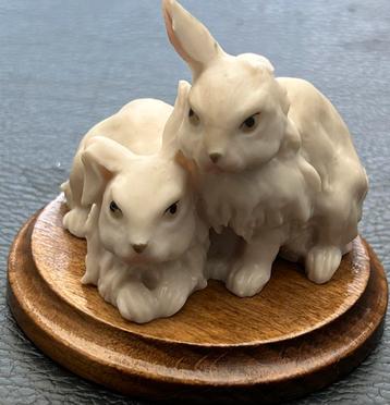 Schattig Porseleinen Konijnenbeeldje beschikbaar voor biedingen