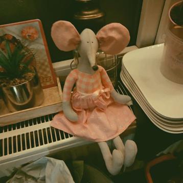 Schattige muis knuffel beschikbaar voor biedingen