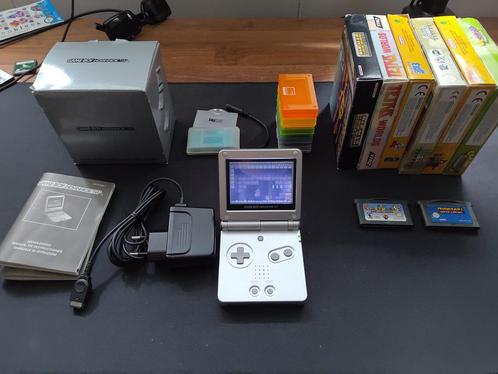 Game Boy Advance SP Zilver + 9 Spellen + Doos & Accessoires, Spelcomputers en Games, Spelcomputers | Nintendo Game Boy, Gebruikt