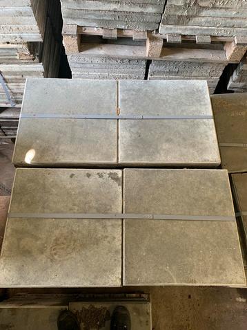 Gebruikte Betontegels 50x50 - 800 stuks beschikbaar voor biedingen