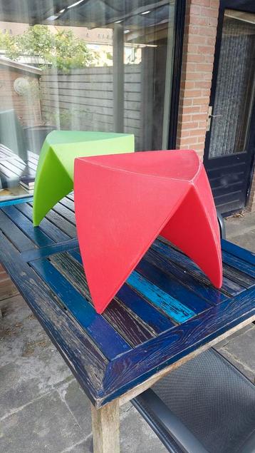 Krukjes kunststof rood groen stapelbaar 2 stuks beschikbaar voor biedingen