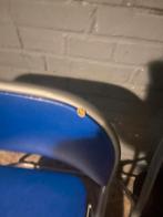 Beschadigde klapstoelen - goedkoop!, Huis en Inrichting, Stoelen, Gebruikt, Twee, Blauw, Ophalen of Verzenden