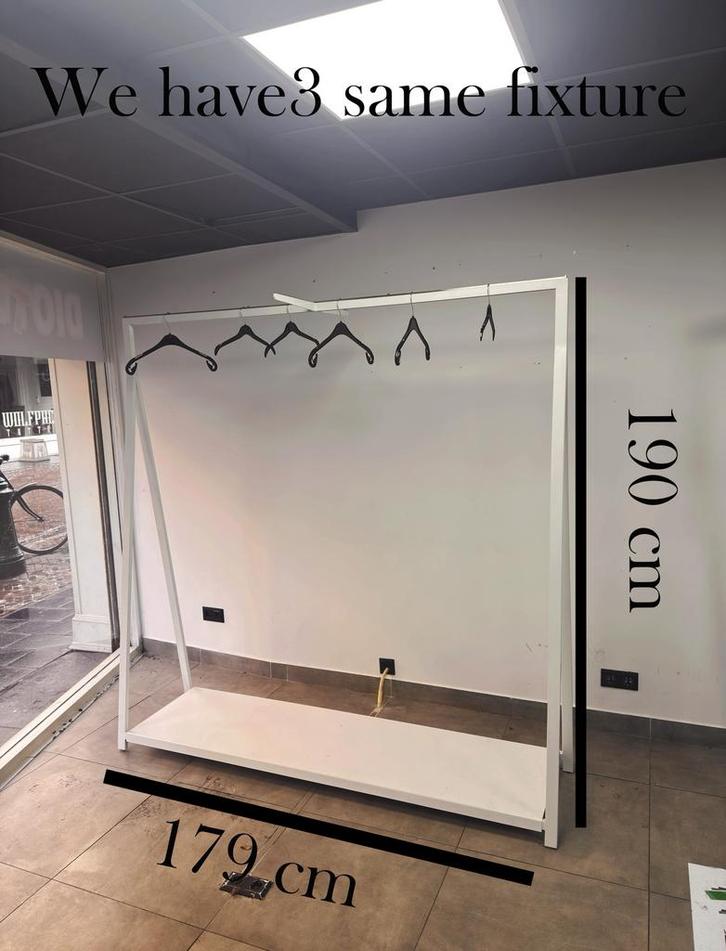 Clothing Rack / Retail Display – 2 Available, Kleding | Dames, Kledingrekken, Ophalen of Verzenden