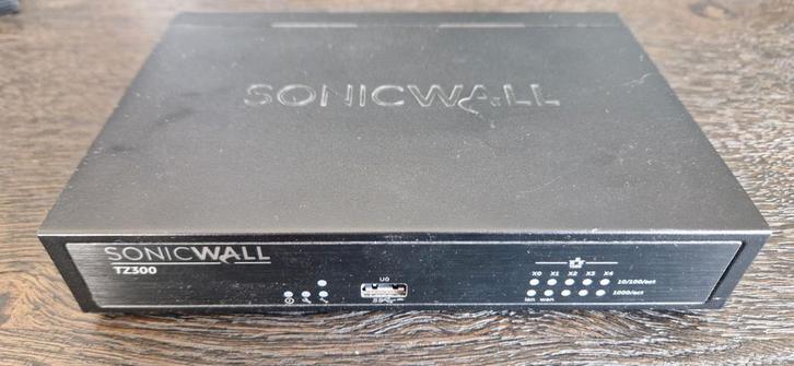 SonicWall TZ300 Firewall - 5 poorten Gigabit, Computers en Software, Routers en Modems, Gebruikt, Router, Ophalen of Verzenden