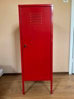 Rode retro kast, Ophalen
