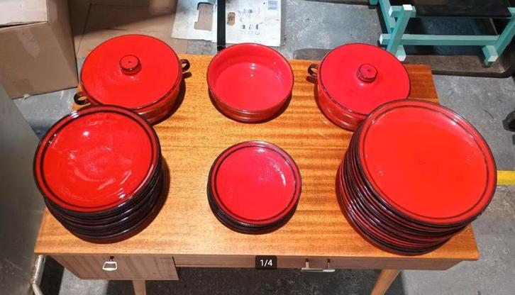 Jasba rood servies voor 6 personen plus extra's, Antiek en Kunst, Antiek | Servies compleet, Ophalen