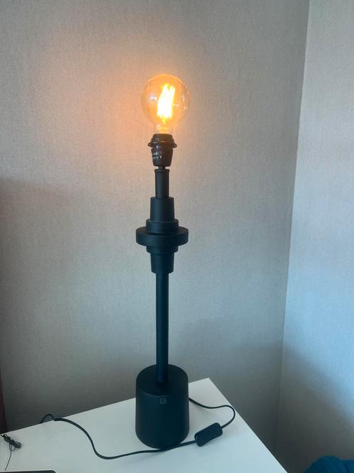 Zwarte industriële hoge lamp, Huis en Inrichting, Lampen | Tafellampen, Zo goed als nieuw, 50 tot 75 cm, Metaal, Ophalen of Verzenden