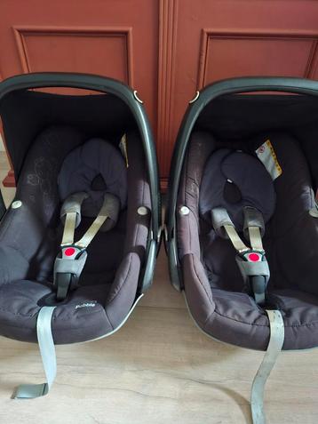 Twee Maxi Cosi Pebble  beschikbaar voor biedingen