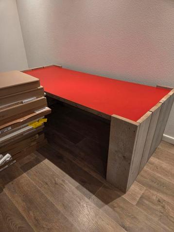 Speel tafel lego tafel of voor andere doeleinden  beschikbaar voor biedingen