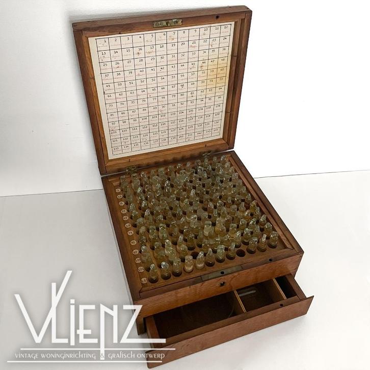 Vintage, antiek laboratorium kistje ampullen scheikunde, Antiek en Kunst, Curiosa en Brocante, Ophalen
