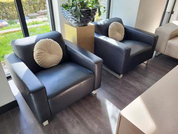 2 mooie leren fauteuils  beschikbaar voor biedingen