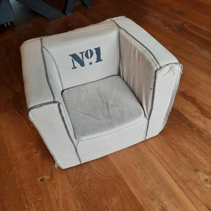 Leuke Kinderfauteuil met 'No. 1' Design, Huis en Inrichting, Fauteuils, Gebruikt, Stof, Minder dan 50 cm, Minder dan 75 cm, Ophalen of Verzenden