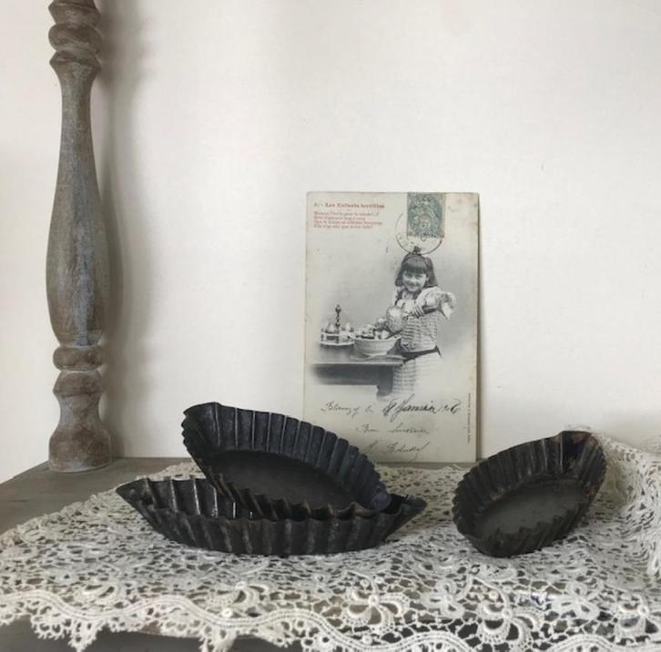 Antieke Franse geribbelde bakvormpjes schuitjes (set van 3), Antiek en Kunst, Antiek | Keukenbenodigdheden, Ophalen of Verzenden