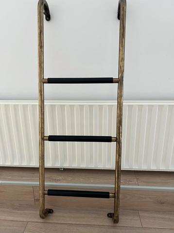 Mooi leuk trapje om een kajuit bed of hoogslaper te maken beschikbaar voor biedingen
