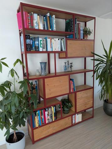 Design wandkast te koop beschikbaar voor biedingen