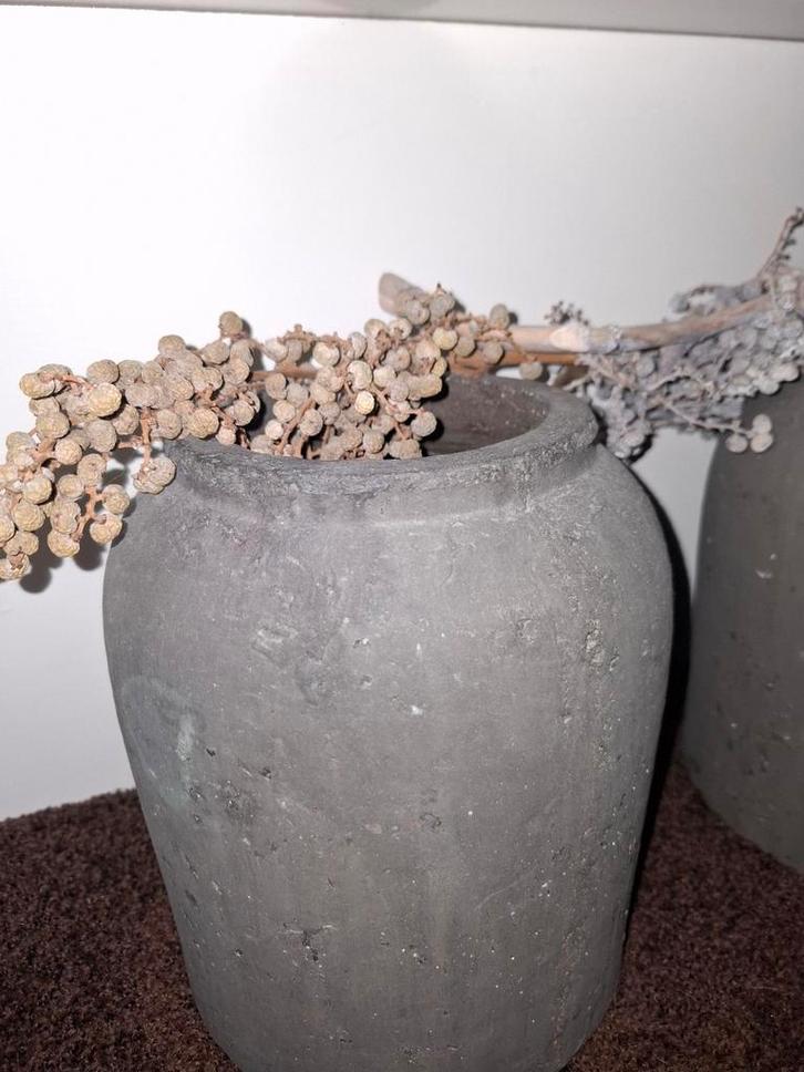 2 Landelijke Grijze Potjes Brynz, Huis en Inrichting, Woonaccessoires | Vazen, Gebruikt, Overige kleuren, Minder dan 50 cm, Steen