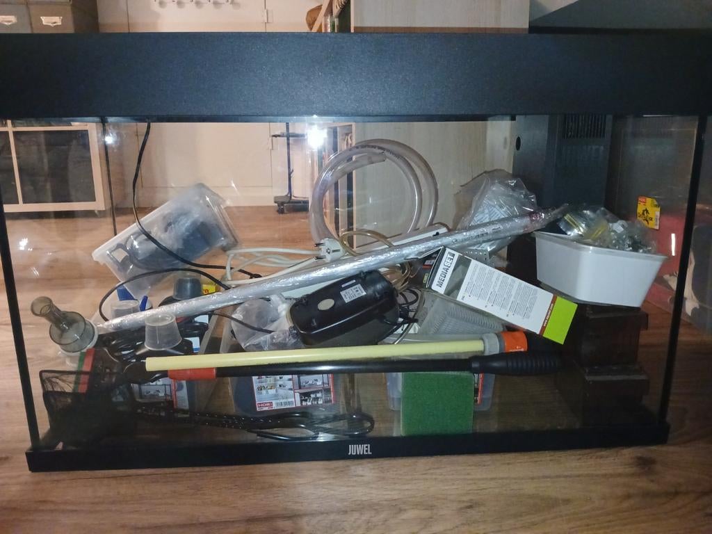 Juwel aquarium zwart met meubel ( 81cm / 36 cm ), Ophalen of Verzenden, Zo goed als nieuw