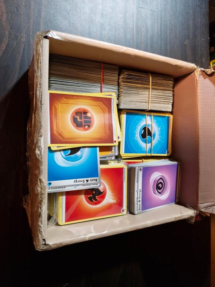 Grote verzameling Pokémon Energy kaarten, Hobby en Vrije tijd, Verzamelkaartspellen | Pokémon, Zo goed als nieuw, Meerdere kaarten