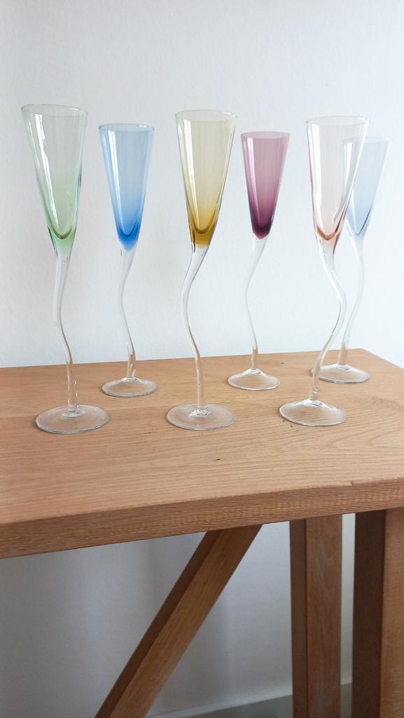 Unieke vintage mondgeblazen champagne glazen gekleurd, Verzamelen, Glas en Borrelglaasjes, Zo goed als nieuw, Overige typen, Ophalen of Verzenden