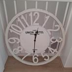 Grote wit, houten wandklok - 80cm, Ophalen, Zo goed als nieuw, Analoog, Wandklok