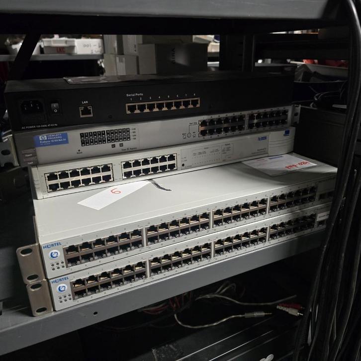 diverse netwerk switches switch, Computers en Software, Netwerk switches, Gebruikt, Ophalen